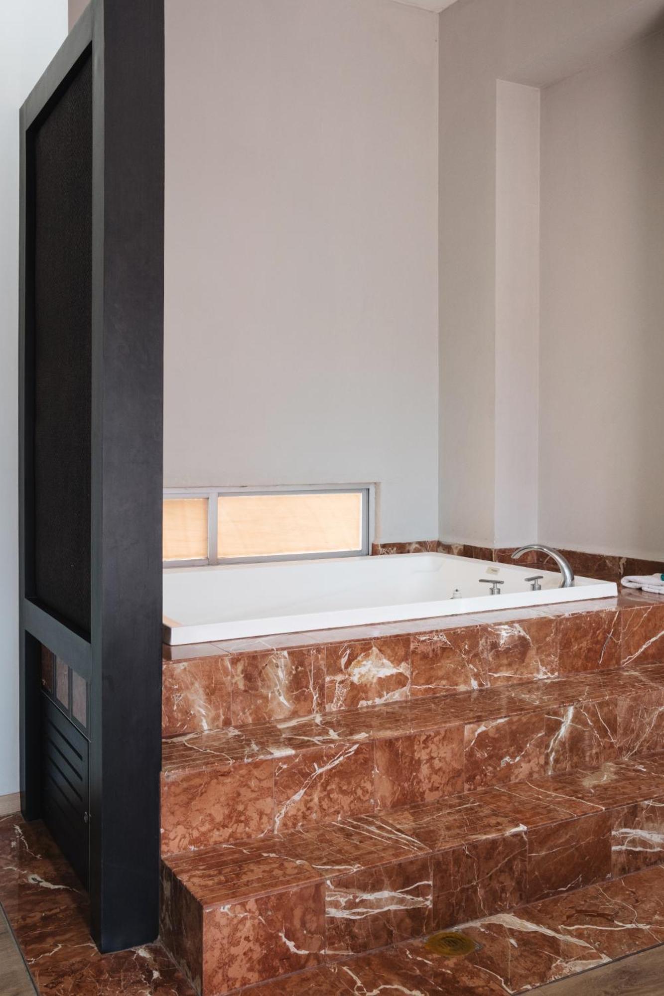 Exe Cities Reforma 4*
